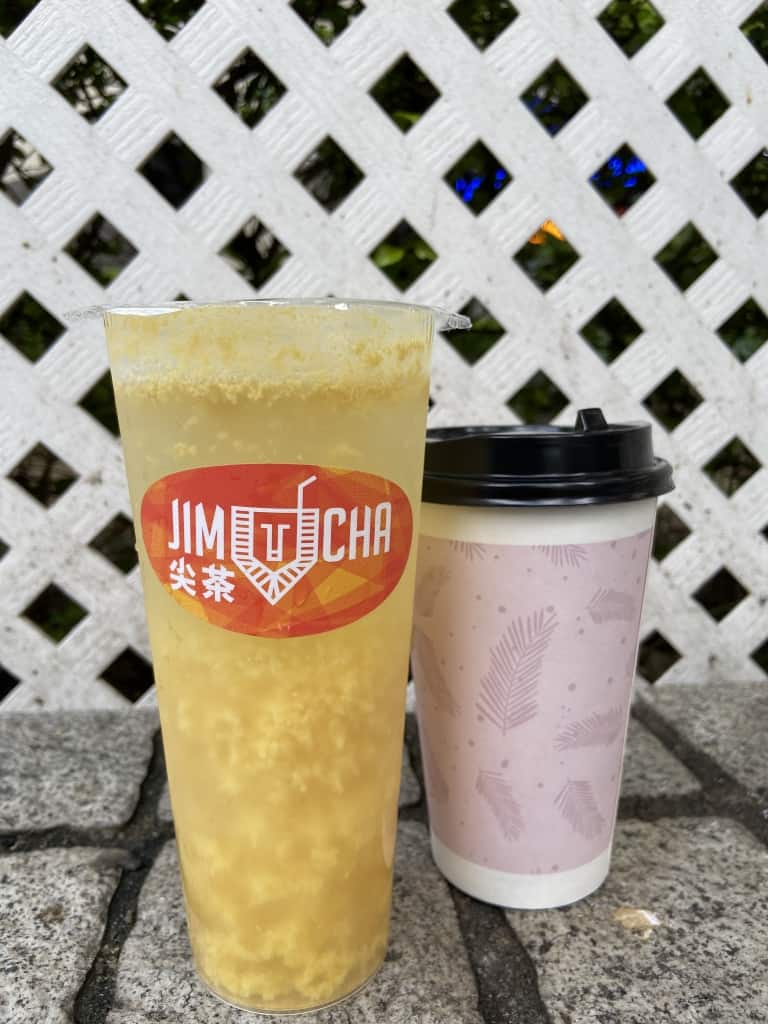 屯門黃店：尖茶-菠蘿多多(左)黑檸(右)