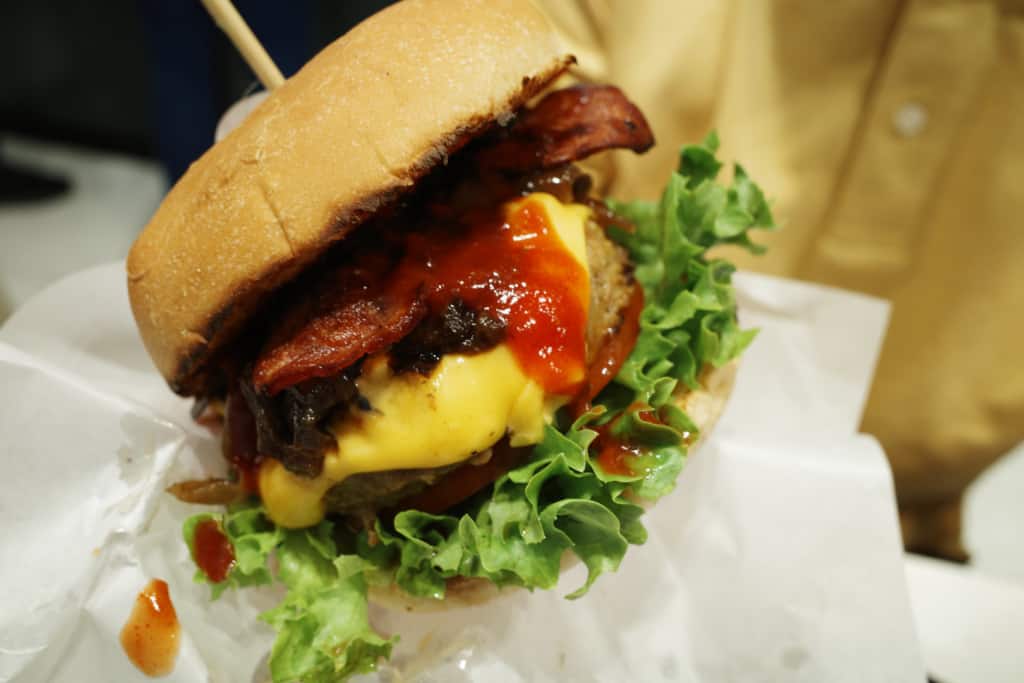 嘉寶漢堡: 香辣煙肉蘑菇芝士牛堡