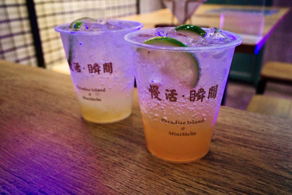 慢活瞬間長洲粒粒雪糕: 檸檬乳酸梳打(左) 蘋果乳酸梳打(右)