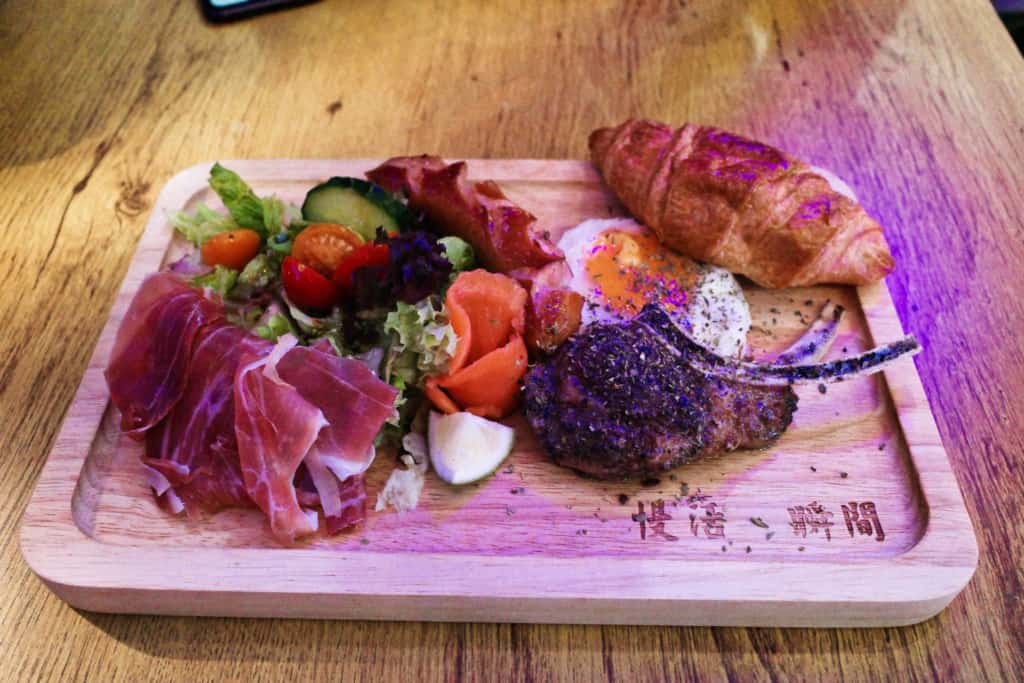 慢活瞬間長洲粒粒雪糕: 特級法式香草羊架全日早餐