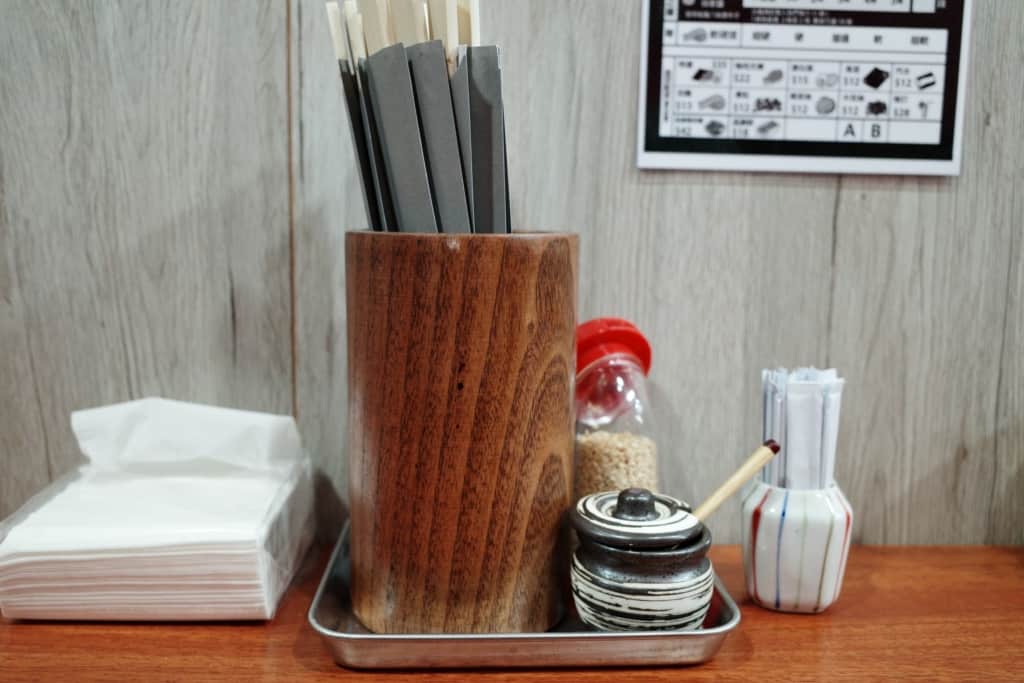 Ramen Nagi 凪拉麵：枱面