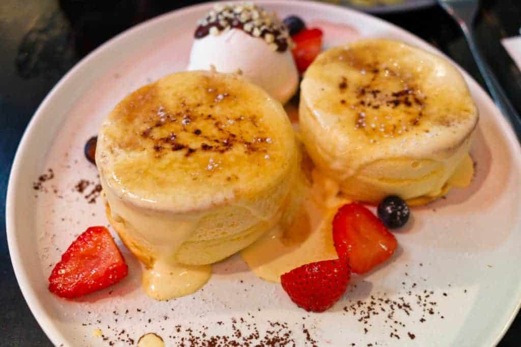 有料案內所-炙燒焦糖布甸梳乎厘班戟餐 $86